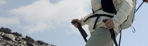 아크테릭스는 25년간 파트너가 키운 유통망 위에서 정가 판매를 지켰습니다.